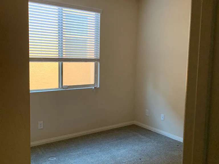 933 Kimbark Ave — Photo 11