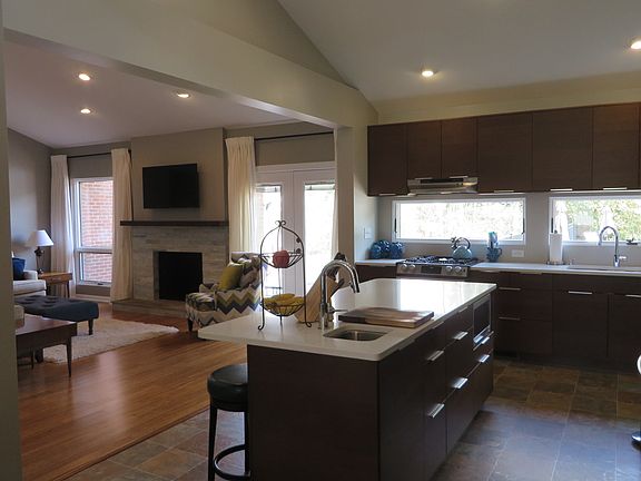 4th image of 1716 Robin Hood Dr