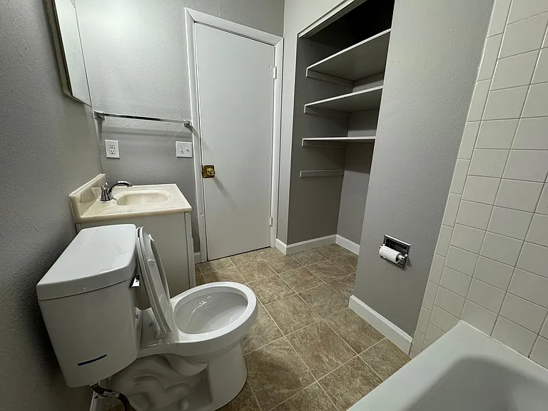 3906 W Sylvania Ave — Photo 32