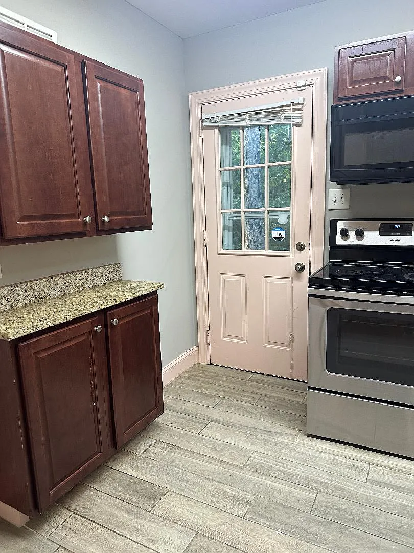 1517 N Roxboro St — Photo 3