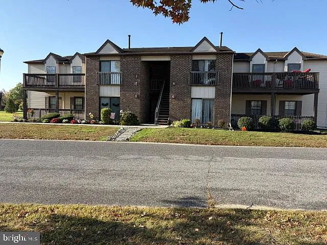 2 bed, 2.0 bath, 1180 sqft, $2,200 — Photo 2