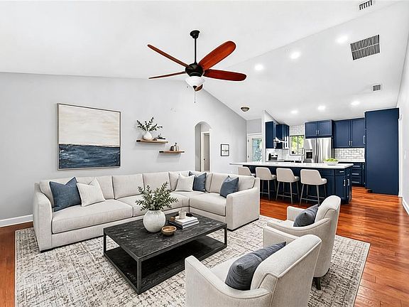 3rd image of 116 W 5th St