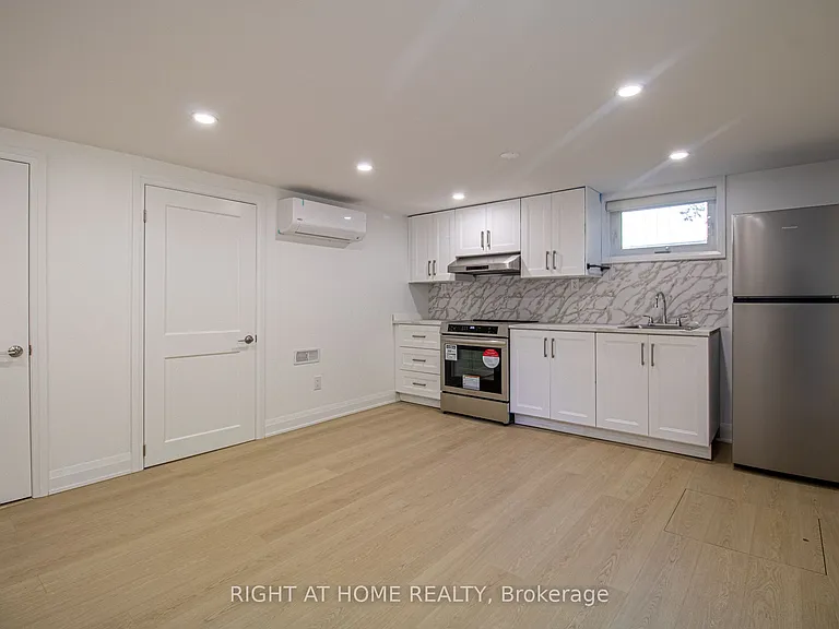 88 Highland Park Blvd — Photo 2
