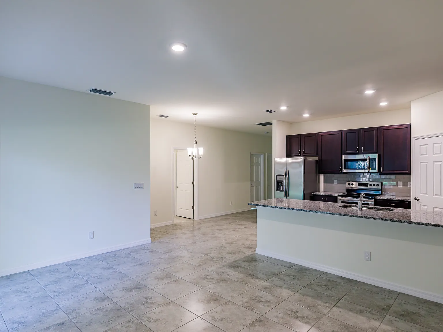 3 bed, 1255 sqft, $1,475 — Photo 4