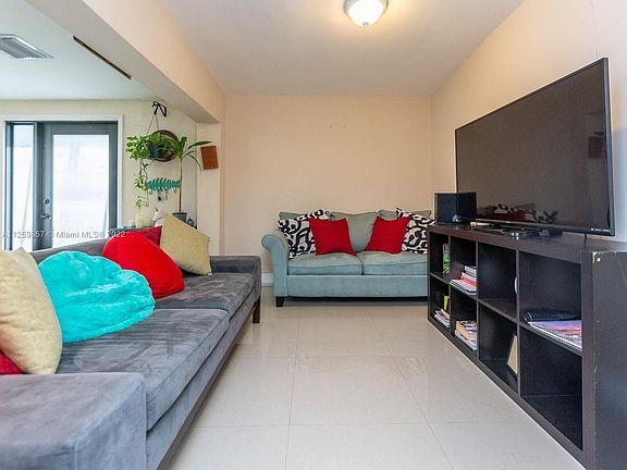 5th image of 519 NW 52nd St #1