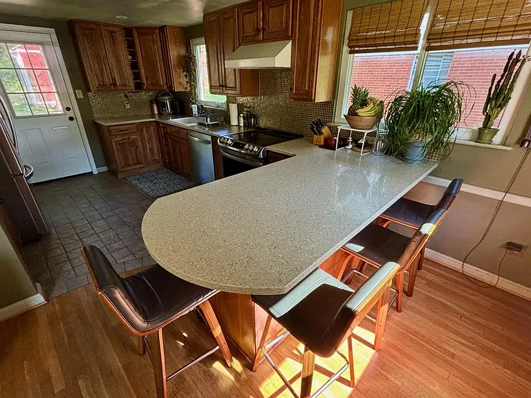 2818 Crest Ave — Photo 5