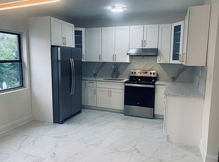 22-35 31st St #B, Astoria, NY 11105