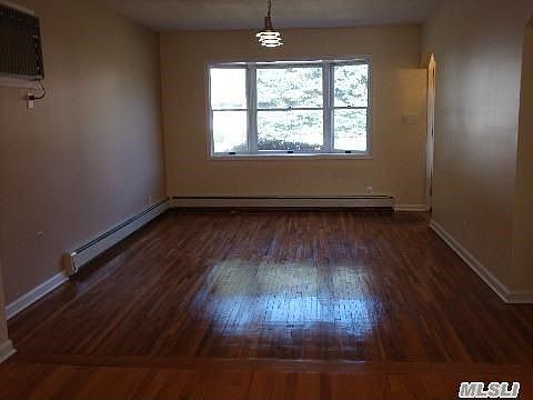 3rd image of 8 Andover Pl