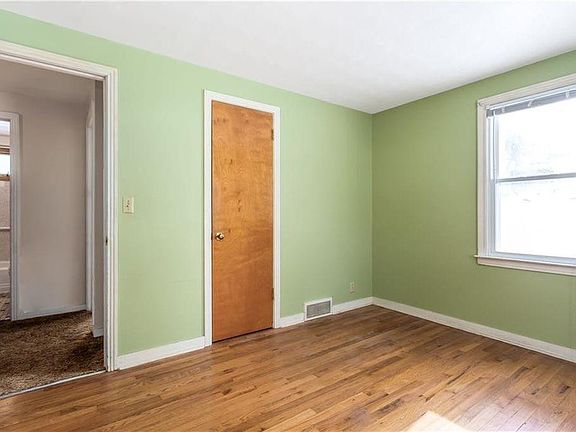 4th image of 210 Gillespie Ave