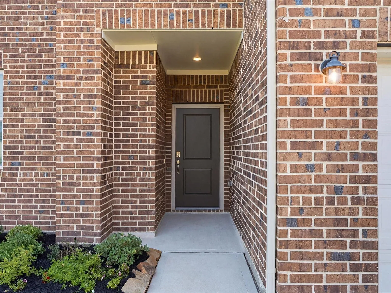 4 bed, 3.0 bath, 2192 sqft, $2,250 — Photo 4