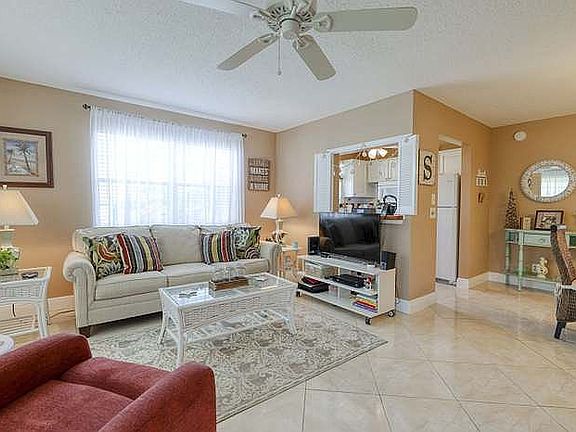 2nd image of 329 Markham Cres #O
