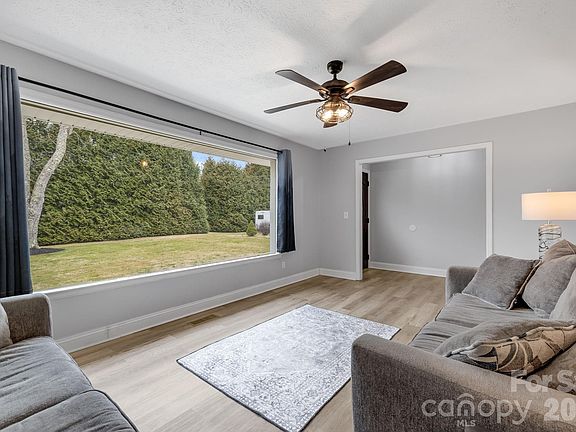 5th image of 52 Baby Jane Ln