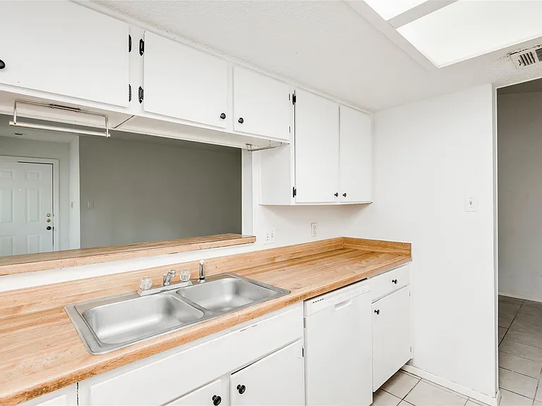 5208 Bogey Ct #B — Photo 16