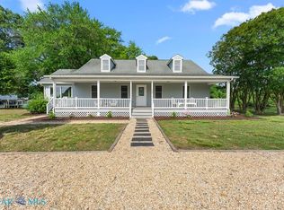 104 Bells Creek Ln, Kilmarnock, VA 22482