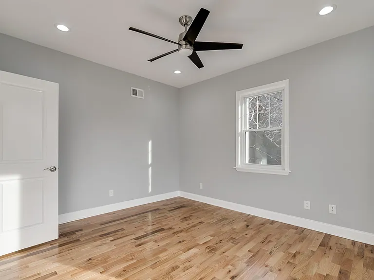 1544 W York St — Photo 15