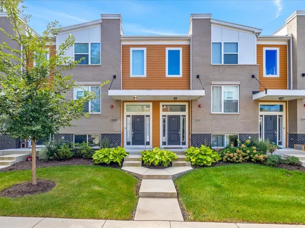 3S547 Everton Dr, Warrenville, IL 60555
