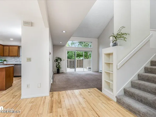 6502 Lakeway Dr, Anchorage, AK 99502