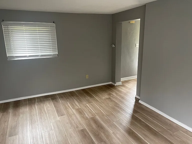 1010 Savey St — Photo 5