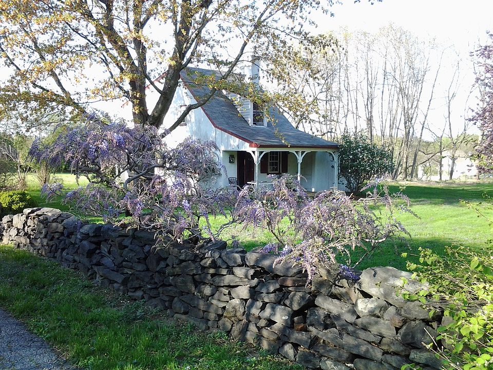 1st image of 915 Sunstone Ln