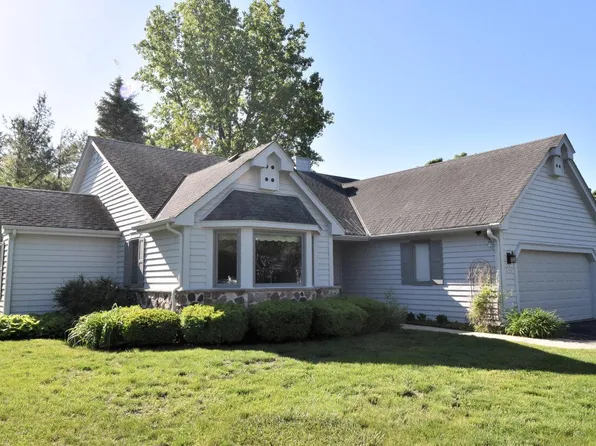 5404 Wolfberry CIRCLE, Greendale, WI 53129