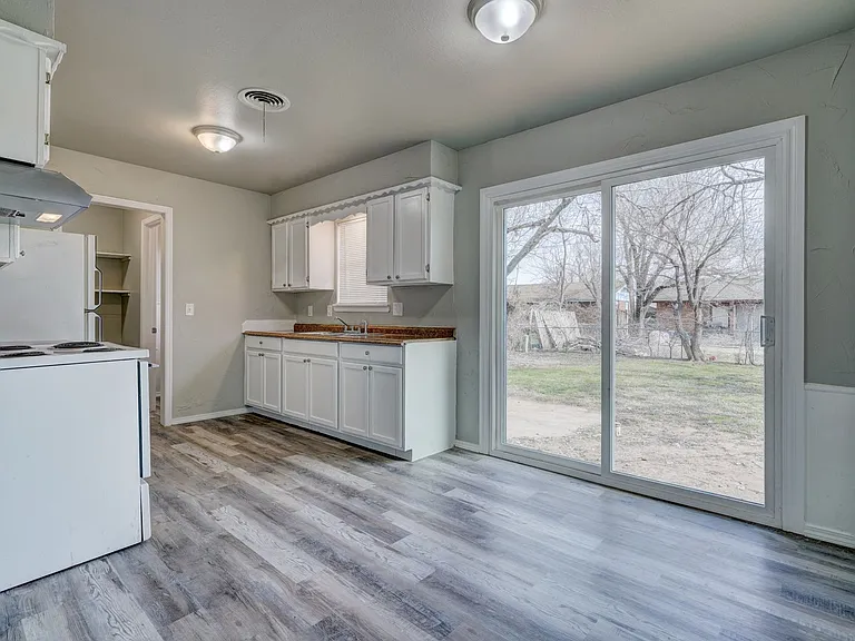 1200 McDonald Dr — Photo 5