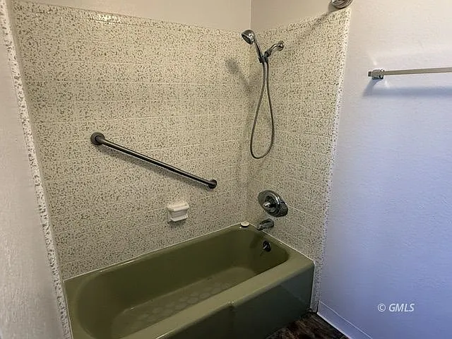 210 E Hunter Dr — Photo 11