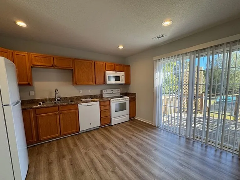 702 Patriot Ln — Photo 4
