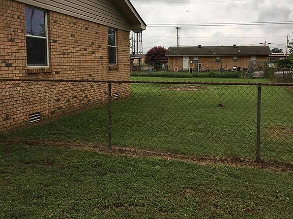 5th image of 607 Faye St