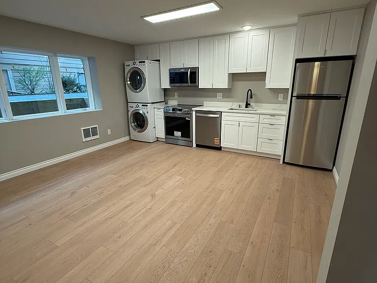 2367 NW Kearney St #1 — Photo 6