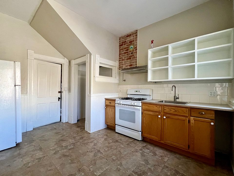 Eat-in Kitchen, approximately 13' x12'