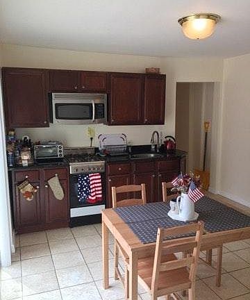 3rd image of 340 Maple Ave #Le