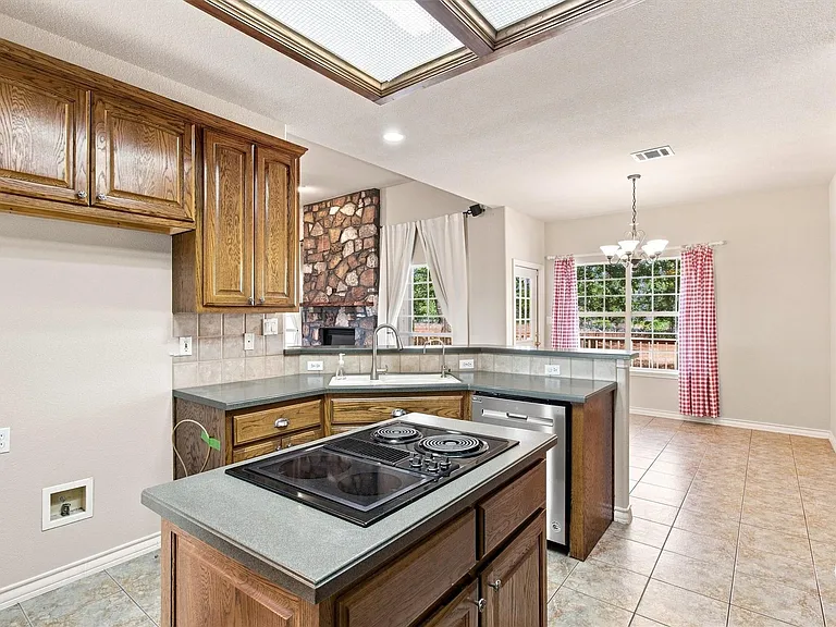 9729 FM 775 — Photo 10