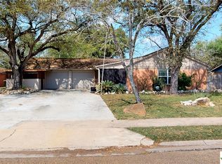 2106 E Loma Vista Ave, Victoria, TX 77901