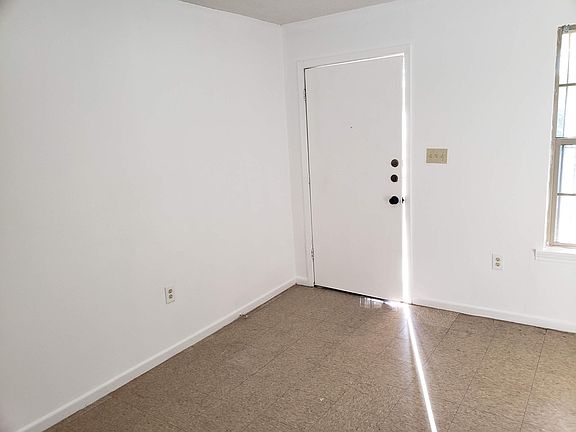Living room/Dining area