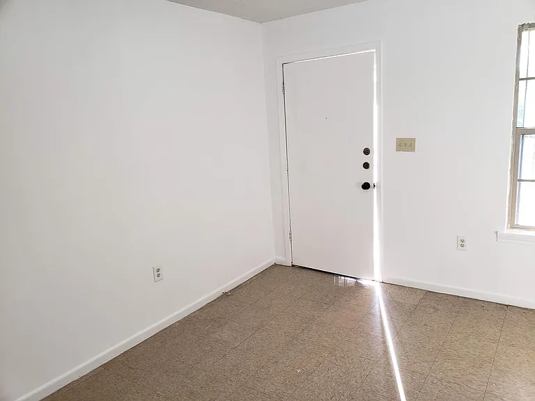 Living room/Dining area