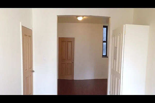 Rented by Perry Associates NYC Inc | media 18