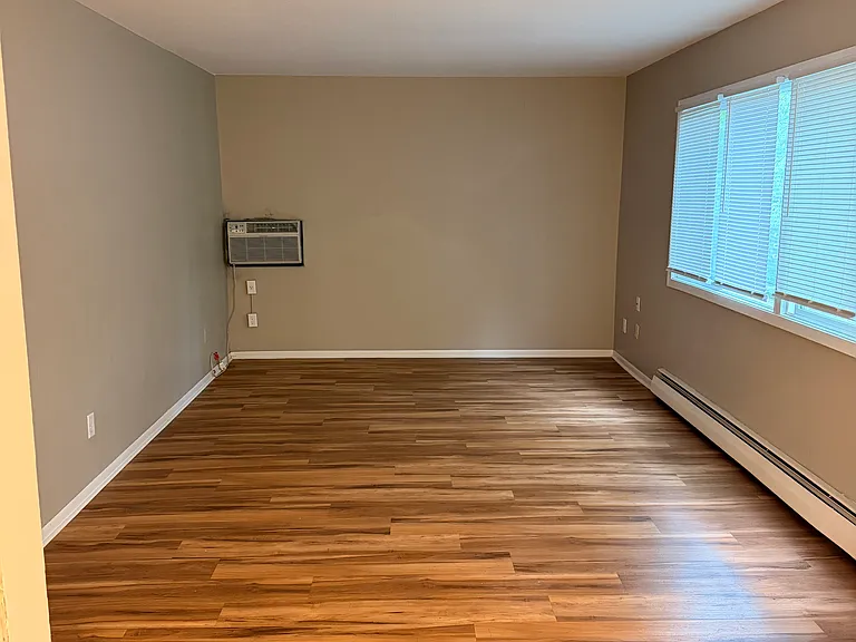 2711 Grand Ave S #7 — Photo 8