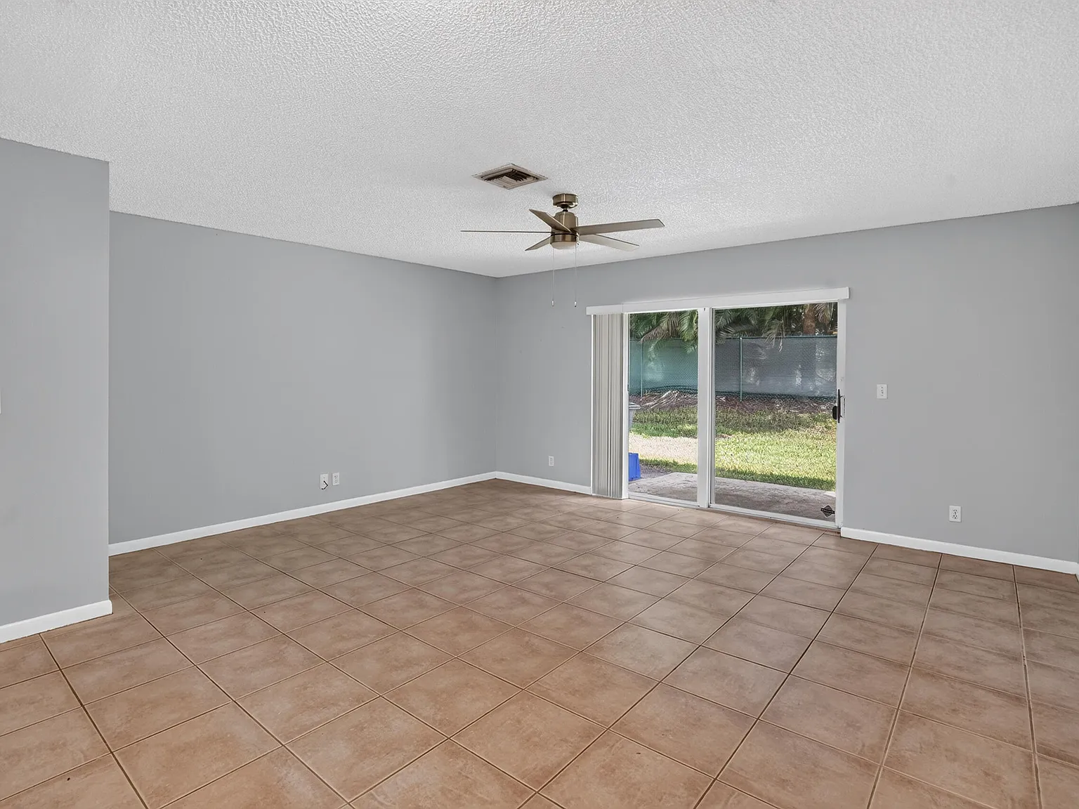 3 bed, 2.5 bath, 1596 sqft, $3,000 — Photo 4