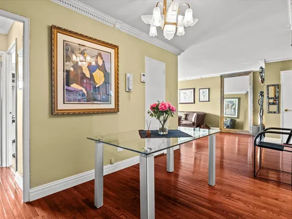 2575 Palisade Avenue image 11 of 30