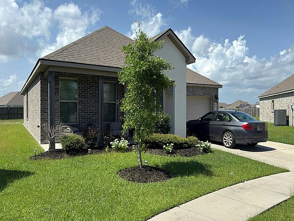 3rd image of 817 Bent Cypress Ln