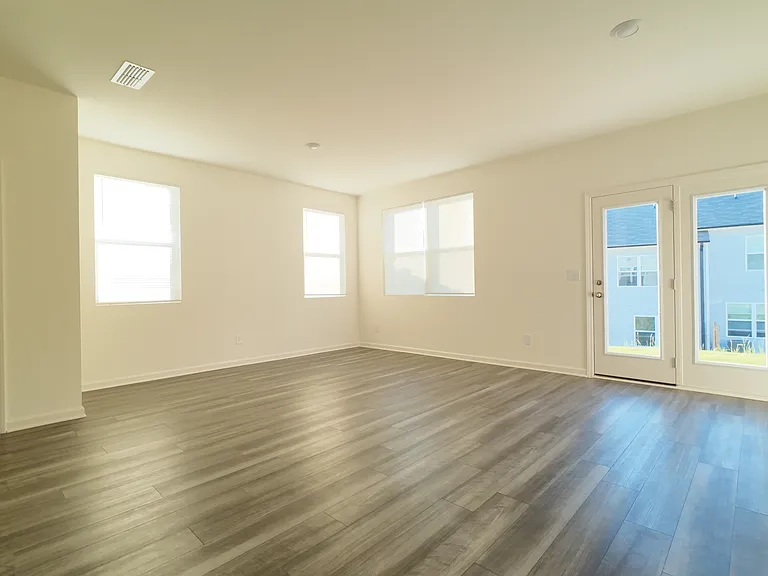 2071 Emerson — Photo 3