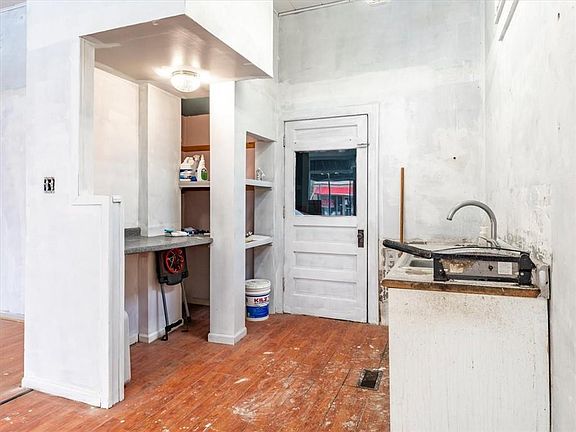 5th image of 3002 Lafayette St