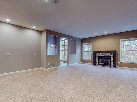 4th image of 475 Hollyhock Ct