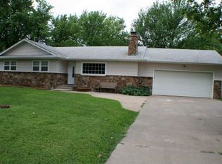 329 N Driftwood Ct, Rose Hill, KS 67133