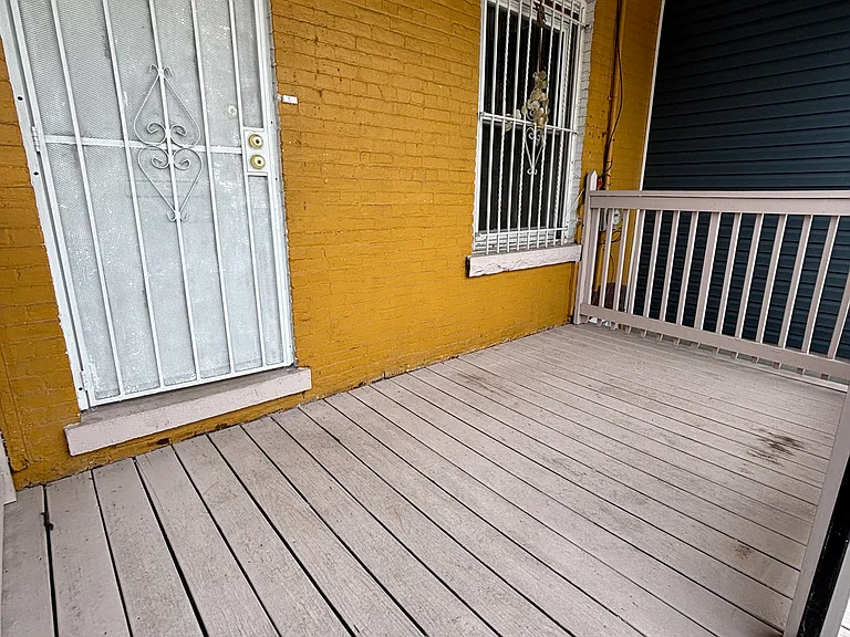 214 S 11th St — Photo 17