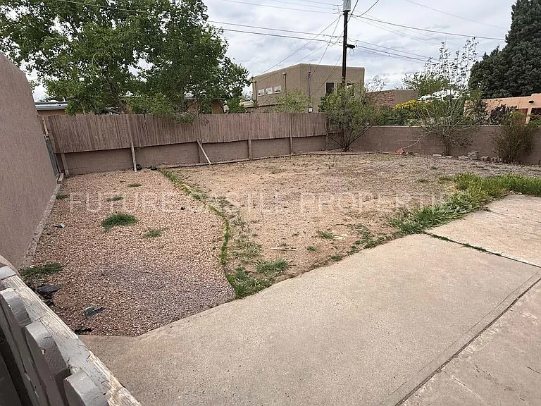 1009 Bryn Mawr Dr NE — Photo 11