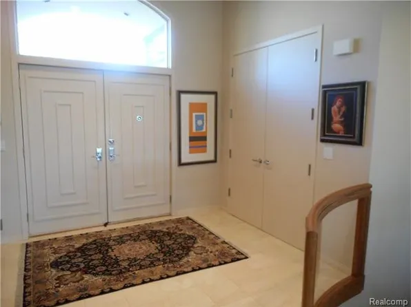 5985 Brookstone Ct, West Bloomfield, MI 48322