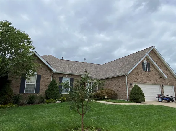 2305 Fourlakes Dr, Belleville, IL 62220