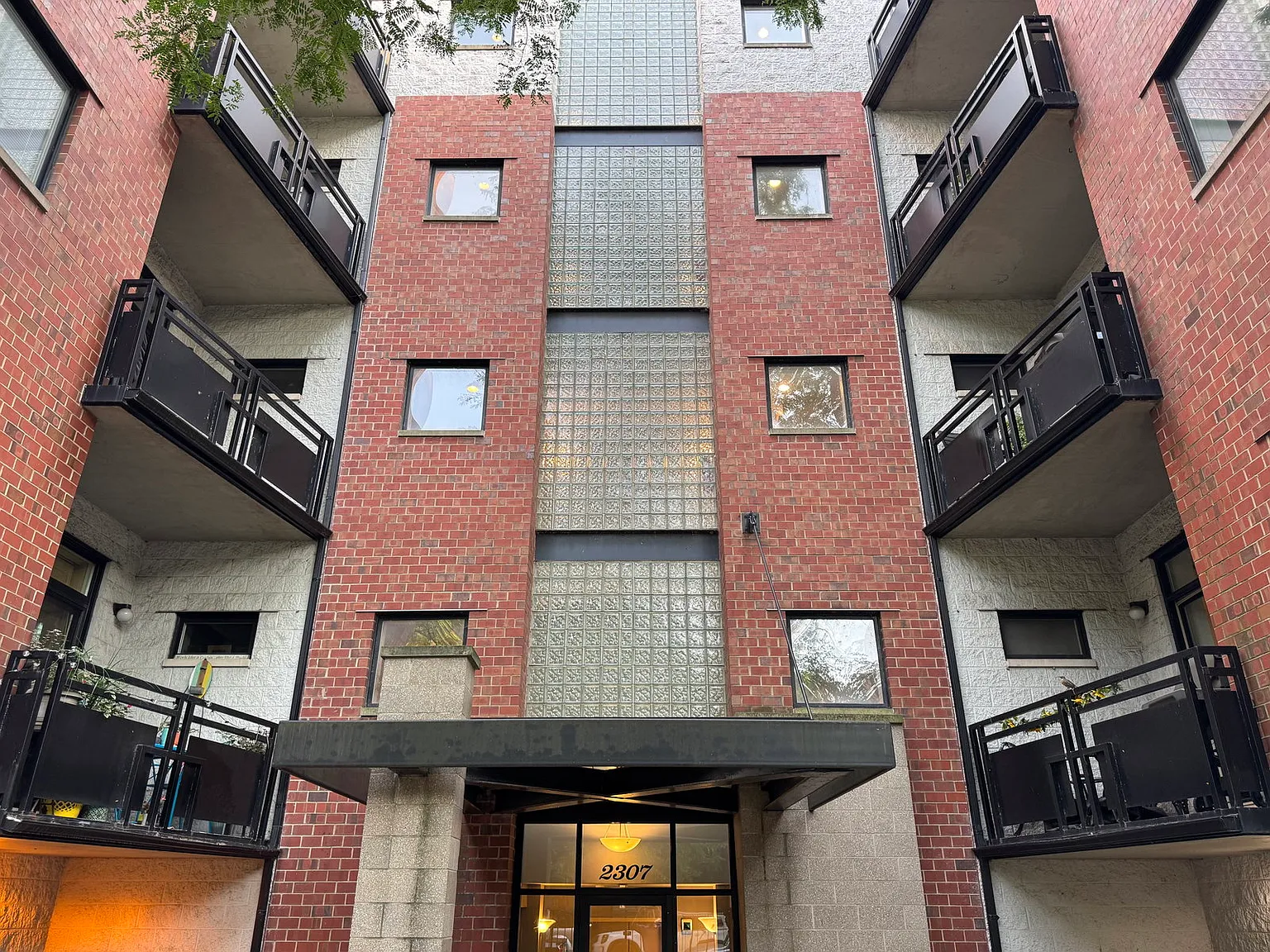 2 bed, 2.0 bath, 1300 sqft, $3,100 — Photo 2