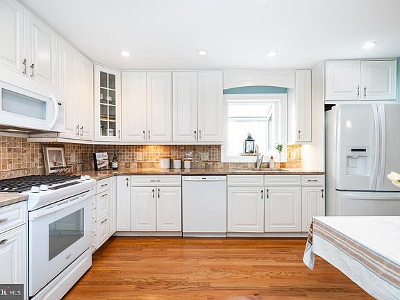 2nd image of 77 White Clay Cres